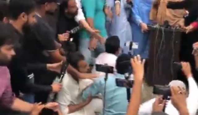 میڈیا نمائندگان پر تشدد، پی ٹی آئی کارکنوں کیخلاف مقدمے میں دہشتگردی کی دفعات لگانے کا فیصلہ