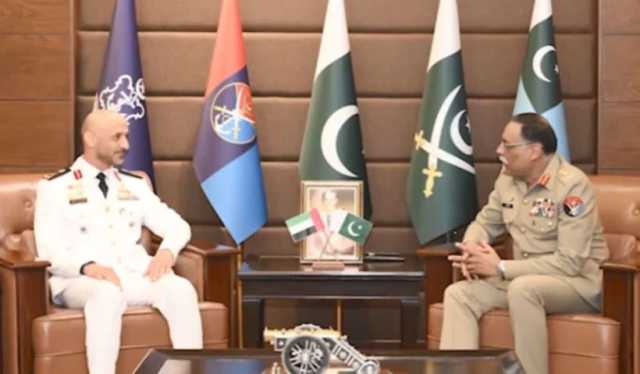چیئرمین جوائنٹ چیفس آف اسٹاف کمیٹی جنرل ساحر شمشاد سے اماراتی بحریہ کے کمانڈر کی ملاقات