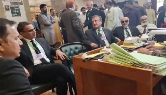 اسلام آباد ہائی کورٹ کے پانچ ججوں نے چیف جسٹس کے اقدامات کے خلاف سپریم کورٹ سے رجوع کر لیا