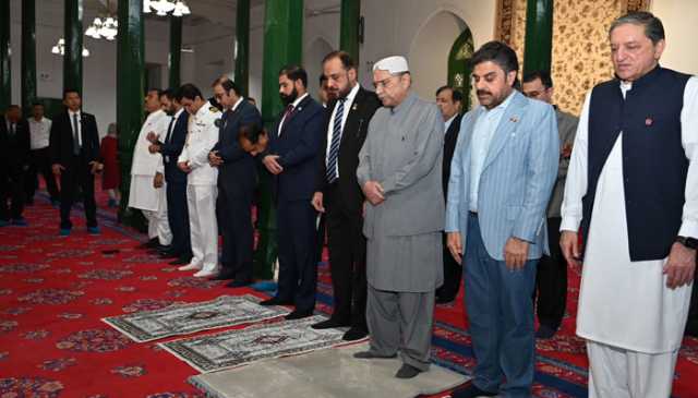 صدر مملکت کا چین میں کاشغر کی تاریخی مسجد کا دورہ، نمازعصر ادا کی، شاندار فنِ تعمیر کو سراہا