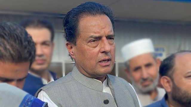 لیڈر بڑی مشکلوں سے بنتے ہیں، پھانسیوں کا سلسلہ بند ہونا چاہئے: کیپٹن (ر) صفدر