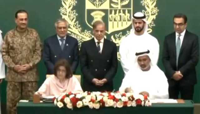پاکستان اور یو اے ای کے درمیان فرسٹ ویمن بینک کی نجکاری کا معاہدہ طے پاگیا