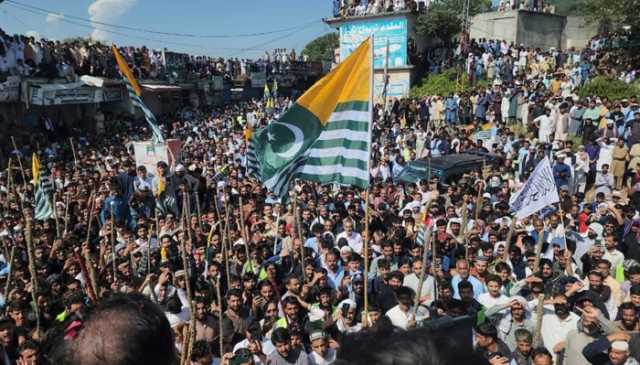آزاد کشمیر میں ہڑتال کا تیسرا روز، ایکشن کمیٹی کی کال پر مظاہرین کا مظفرآباد کی جانب لانگ مارچ