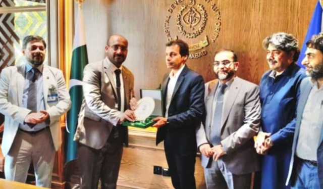 نیشنل انسٹیٹیوٹ آف پبلک ایڈمنسٹریٹریشن کے تحت 38ویں سینئیر مینجمنٹ کورس کے فیکلٹی و زیر تربیت افسران کا سی ڈی اے ہیڈکوارٹرز کا دورہ