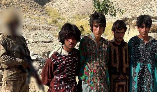 خضدار میں فورسز کا آپریشن، خواتین کے کپڑوں اور برقع میں ملبوس 4دہشت گرد گرفتار، اسلحہ اور گولہ بارود بھی برآمد