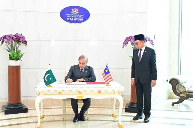 وزیراعظم کا دورہ ملائیشیا؛ تجارت سمیت مختلف شعبوں میں تعلقات مضبوط بنانے پر اتفاق