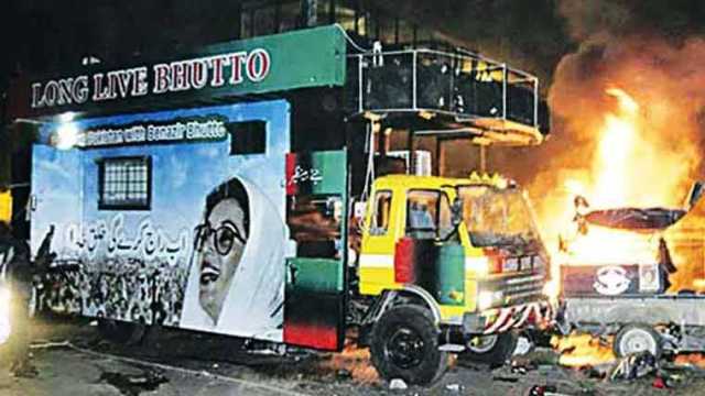 سانحہ کارساز کو 18 سال بیت گئے، المناک واقعہ کا غم آج بھی تازہ