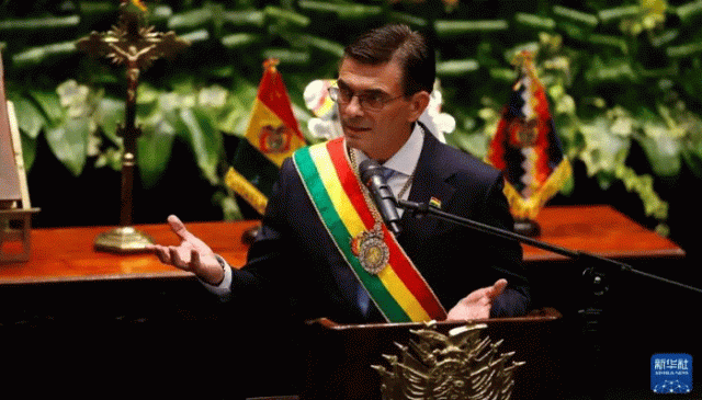 چینی صدر کے خصوصی ایلچی اور وزیر آبی وسائل لی گو اینگ کی بولیویا کے نئے صدر کی حلف برداری تقریب میں شرکت