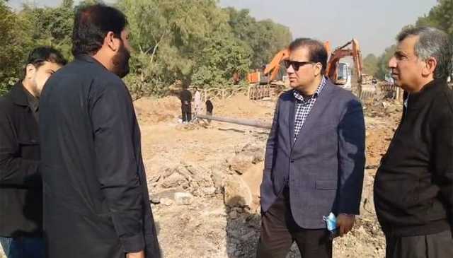 چیئرمین سی ڈی اے کا شاہین چوک انڈر پاس منصوبے کا دورہ، تعمیراتی کاموں کا جائزہ لیا