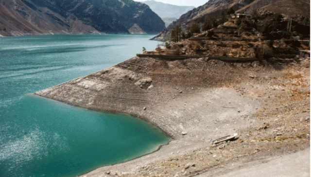 ایران میں بدترین خشک سالی، دارالحکومت کو پانی فراہمی کرنے والے ڈیم میں صرف دو ہفتے کا ذخیرہ رہ گیا