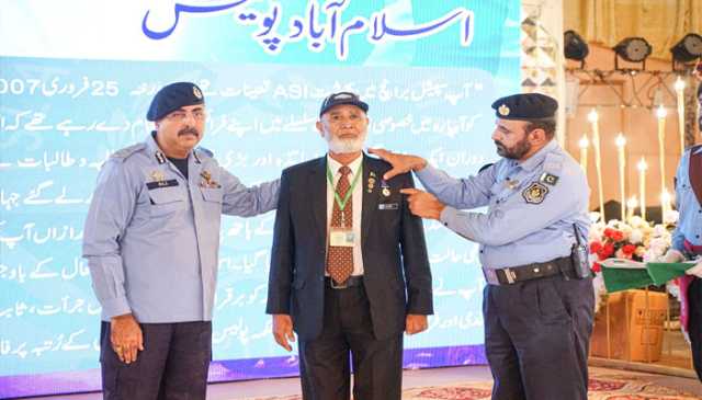 اسلام آباد پولیس کے تمغہ غازی اور تمغہ شجاعت حاصل کرنے والے پولیس افسران کے اعزاز میں پولیس لائنز میں پروقار تقریب