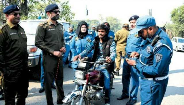 پنجاب میں بھی ٹریفک قوانین کی خلاف ورزی پر جرمانوں میں بڑا اضافہ، آرڈیننس جاری