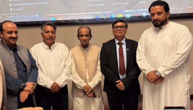 جدہ: اوورسیز پاکستانیز کمیشن کے وائس چیئرمین اور قونصل جنرل کی صحافیوں سے ملاقات