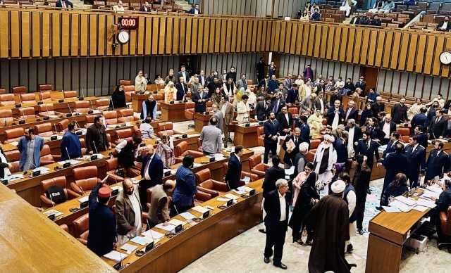 آئینی ترمیم کی سینیٹ سے شق وار منظوری جاری، اپوزیشن کا شور شرابہ،اجلاس کا بائیکاٹ کر دیا
