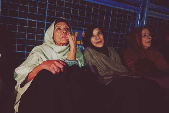 اڈیالہ کے قریب دھرنا ختم، پولیس کا مظاہرین کو منتشر کرنےکیلئے واٹر کینن کا استعمال، پی ٹی آئی کارکنوں کا پتھراؤ