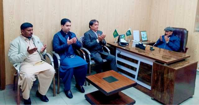 وفاقی وزیر ریلوے محمد حنیف عباسی کی سی ڈی اے مزدور یونین کے جنرل سیکرٹری چوہدری محمد یٰسین سے ملاقات،بڑے بھائی کے انتقال پر اظہارتعزیت۔