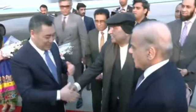 کرغزستان کے صدر 2روزہ دورے پر اسلام آباد پہنچ گئے، پرتپاک استقبال