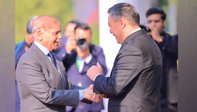 پاکستان اپنی بندرگاہوں کے ذریعے کرغزستان کو عالمی منڈیوں تک رسائی دینے کیلئے تیار ہے، وزیراعظم