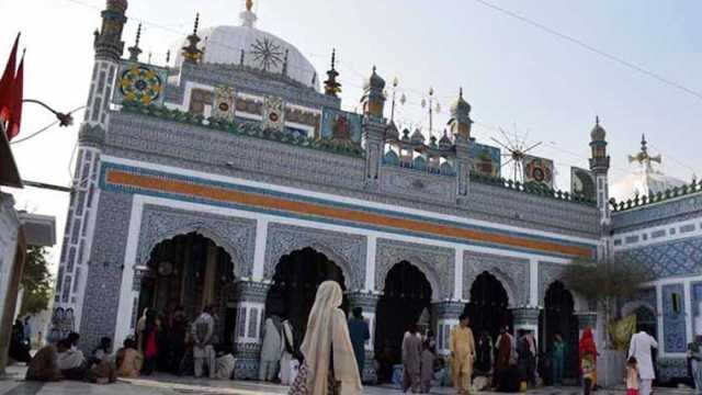 درگاہ شاہ عبدالطیف بھٹائی پر چورگیٹ توڑ کر چاندی لے اڑے
