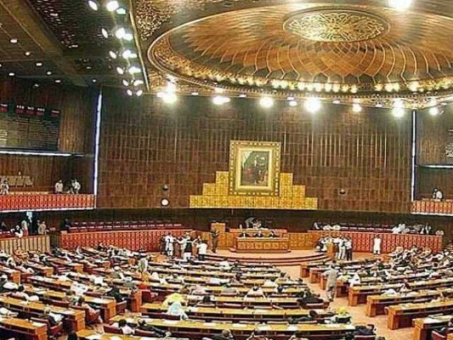 پی ٹی آئی ارکان کے سینیٹ کی قائمہ کمیٹیوں سے بھی استعفے آنا شروع