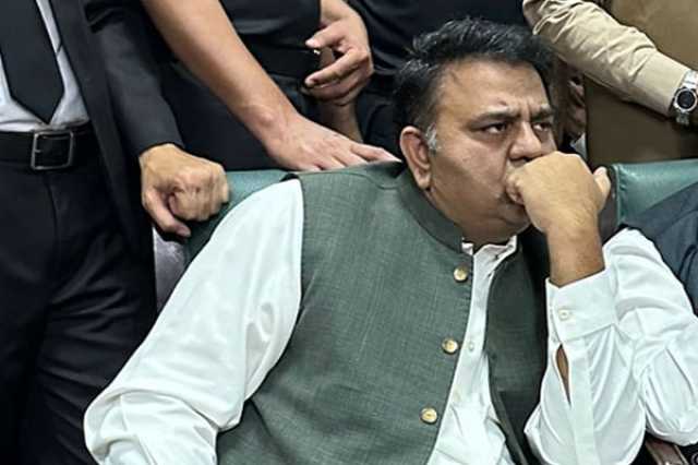 کرپشن کیس میں فواد چوہدری کے وارنٹ گرفتاری جاری