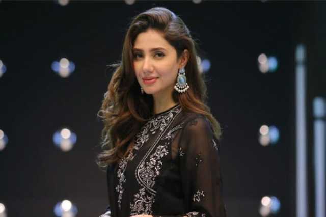 بھارت میں فلم کے پوسٹرز سے ہٹانے پر ماہرہ خان کا ردعمل سامنے آگیا