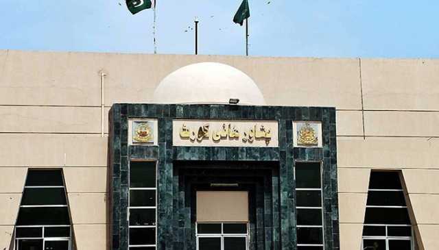 پی ٹی آئی کے وکیل قاضی انور ایڈووکیٹ کو 1 مہینے کی حفاظتی ضمانت مل گئی