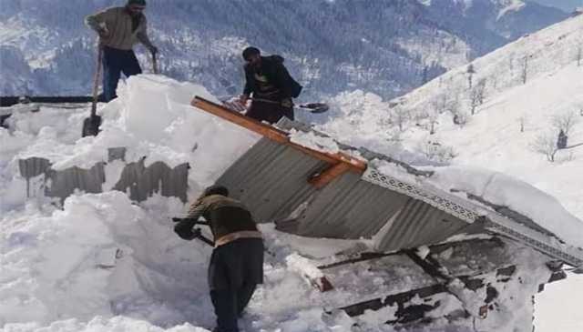اٹھ مقام: برفانی تودے تلے دبے 3 نوجوانوں کو تاحال نہیں نکالا جا سکا