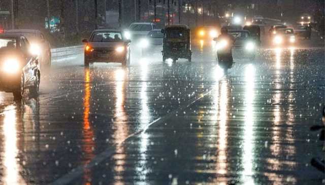 لاہور میں تیز آندھی اور بارش