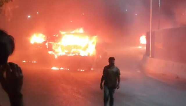 کراچی: ایم 9 موٹروے پر شارٹ سرکٹ کے باعث پلاٹ میں رکھا گیا سامان جل گیا