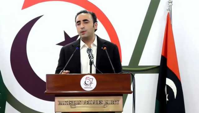 بلاول بھٹو نے 14 مکانات کی مالکانہ دستاویز خواتین کو دیدیں