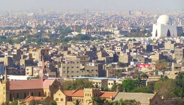 کراچی: آئندہ 24 گھنٹوں میں موسم گرم اور مرطوب رہنے کی پیشگوئی