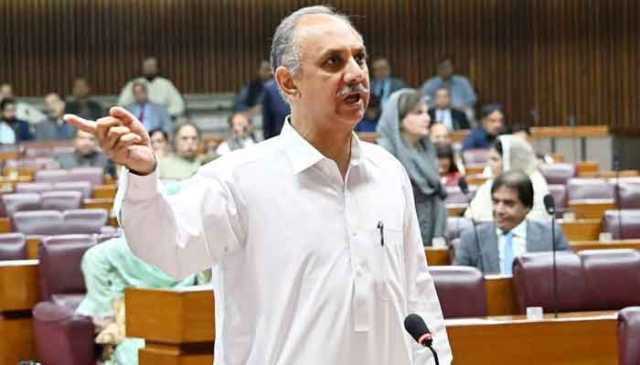 جب ہماری آواز پسند نہیں تو ہم سے متفقہ قراردادیں کیوں پاس کروانا چاہتے ہیں؟ عمر ایوب
