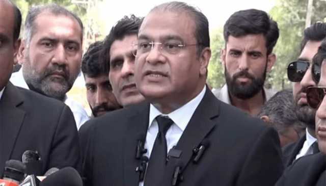 ایک وکیل اپنے موکل کو ملے بغیر کیسے عدالت کی معاونت کرسکتا ہے؟ سلمان صفدر