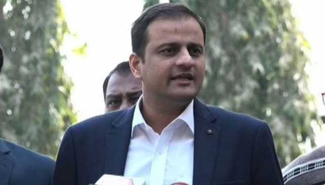 میئر کراچی مرتضیٰ وہاب نے پانی چوری میں ملوث 2 افسران کو معطل کر دیا