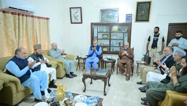 وزیراعظم کی سینیٹر ساجد میر اور ارشد وڑائچ کے گھرآمد، لواحقین سے اظہار تعزیت