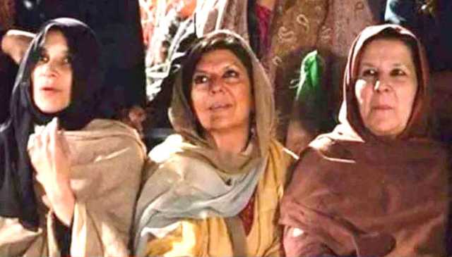 تینوں بہنوں کی بانی پی ٹی آئی سے ملاقات ہوگئی
