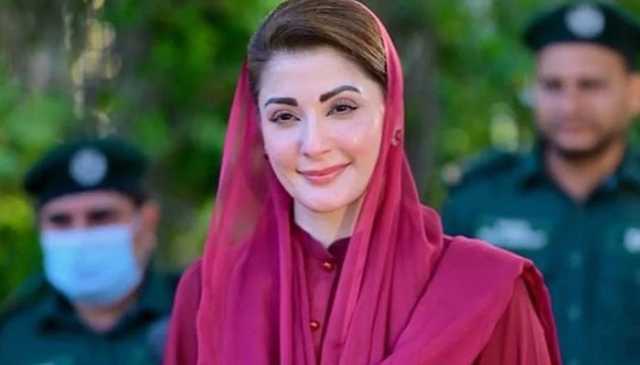 فیصل آباد: وزیراعلیٰ مریم نواز لیپ ٹاپ و اسکالرشپ چیکس تقسیم کرینگی، وزیر تعلیم پنجاب