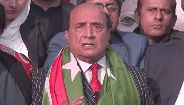 موجودہ حالات میں بانی پی ٹی آئی کی جیل سے باہر موجودگی ضروری ہے: لطیف کھوسہ ایڈوکیٹ
