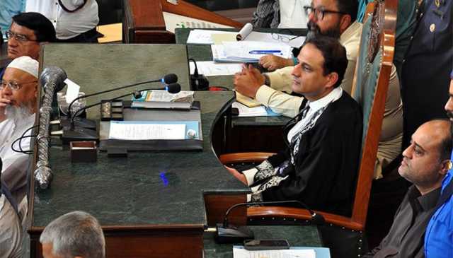 سٹی کونسل کراچی میں گاڑیاں دھونے کیلئے لائن کا پانی استعمال کرنے پر جرمانے کی قرارداد پیش