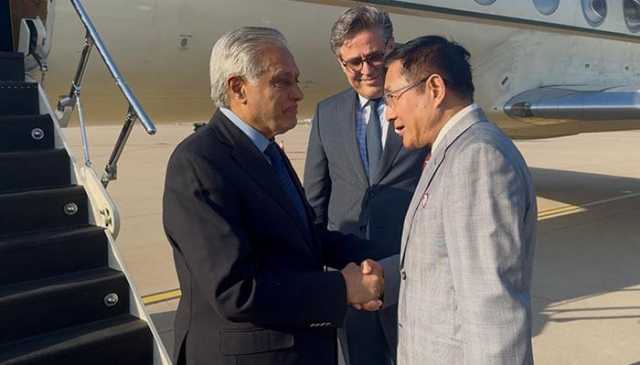 پاک بھارت کشیدگی پر بات کرنے کیلئے وزیر خارجہ سرکاری دورے پر چین پہنچ گئے
