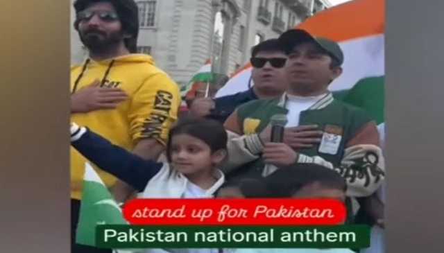 پاکستان اور بھارت کے شہریوں نے امن کیلئے دونوں ملکوں کا ترانہ مل کر پڑھا، جھنڈے بھی لہرائے