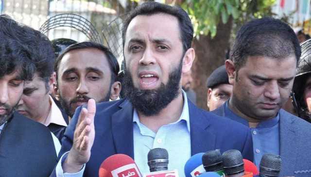 بھارت کے وزیرِ خارجہ سے اب تک کوئی بات نہیں ہو رہی: وزیرِ اطلاعات عطاء تارڑ