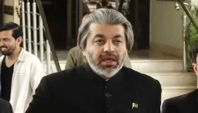 عمران خان سے ملاقات کے معاملے پر علی محمد خان کی پولیس افسران سے تلخ کلامی
