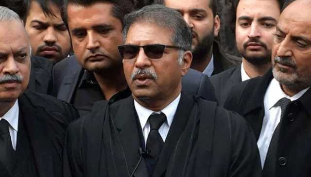 بانی پی ٹی آئی نے کہا ہے صرف انصاف چاہتا ہوں، کیسز جلد سنے جائیں: علی ظفر