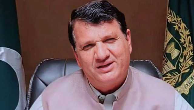 کے پی کابینہ کے اراکین اپنے وزیراعلیٰ پر چوری کا الزام لگا رہے ہیں: امیر مقام