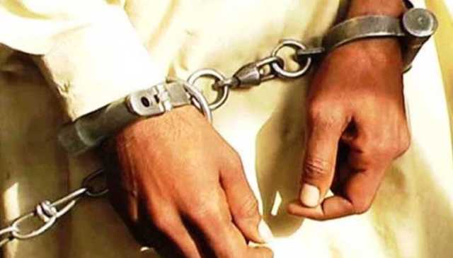 لاہور: شاپنگ مال کے سامنے فائرنگ کرنے والا شخص زخمی حالت میں گرفتار