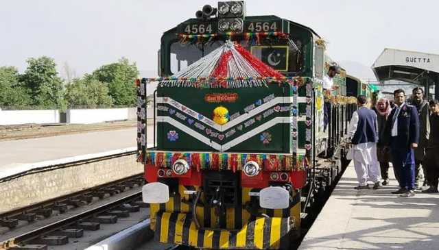 عید اسپیشل ٹرین کوئٹہ سے پشاور کیلئے روانہ
