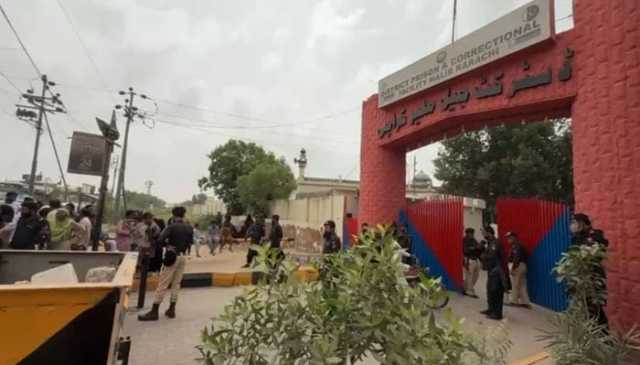 ملیر جیل کی بیرکوں سے قیدیوں کو عملے نے نکالا یا قیدیوں نے دروازہ توڑا؟
