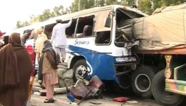 فیصل آباد: مسافر بس اور ٹریلر میں تصادم ، 3 افراد جاں بحق
